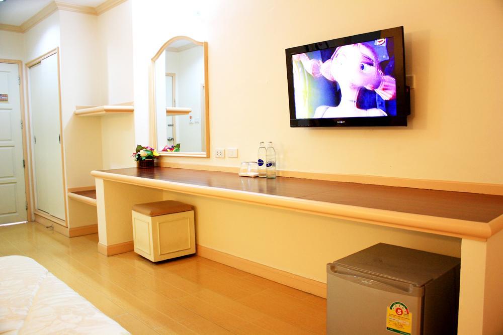 P.A. Ville Hotel Nakhon Sawan Extérieur photo