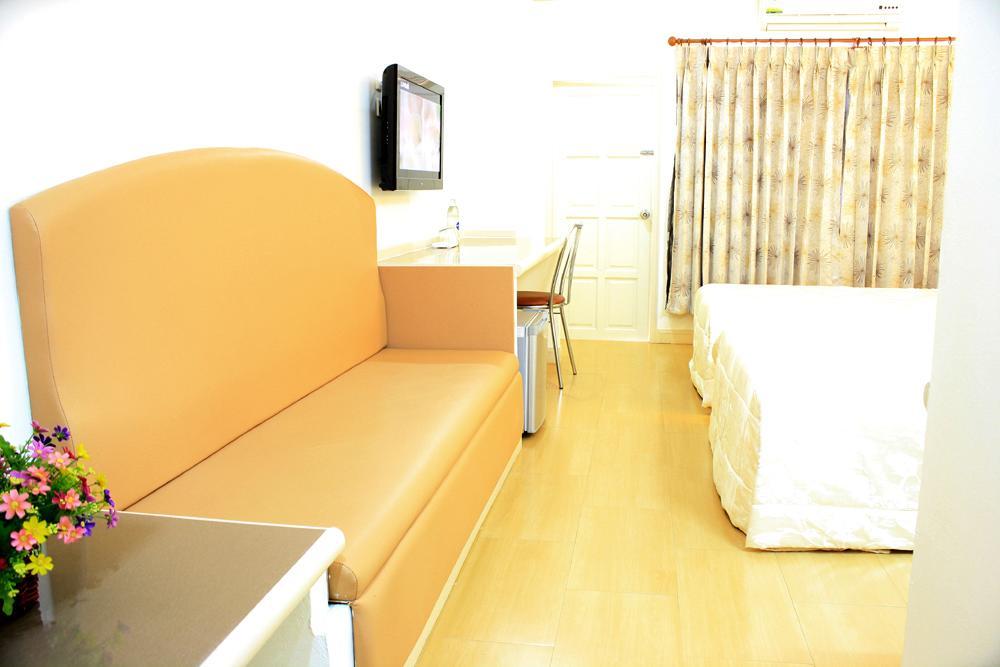 P.A. Ville Hotel Nakhon Sawan Extérieur photo