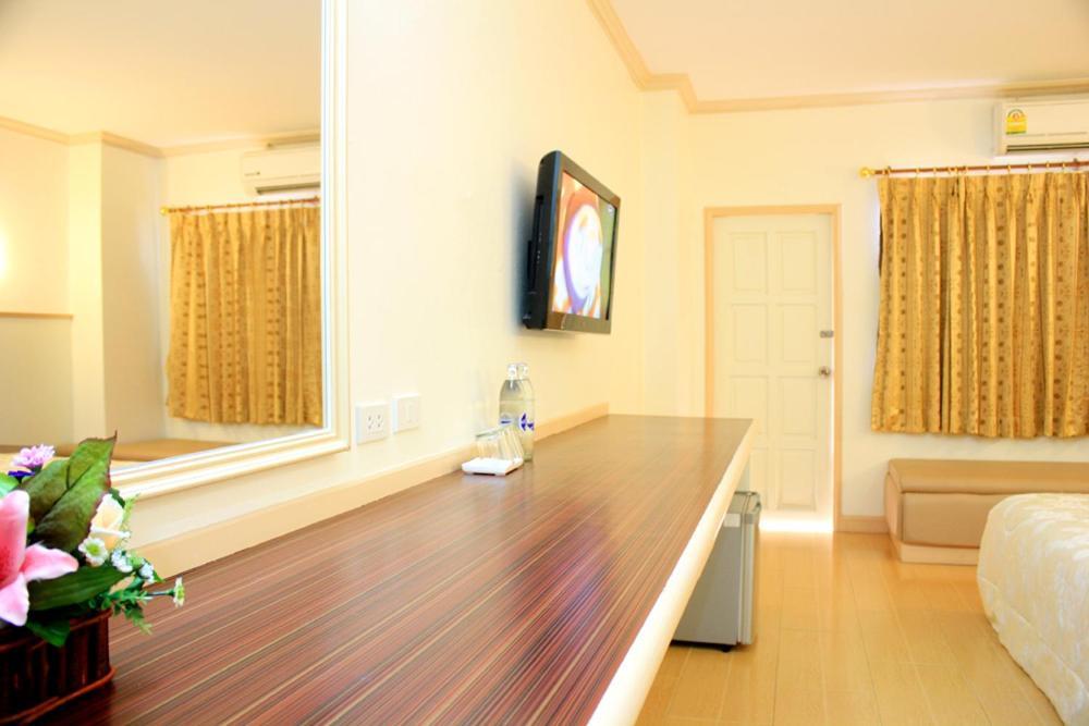 P.A. Ville Hotel Nakhon Sawan Extérieur photo