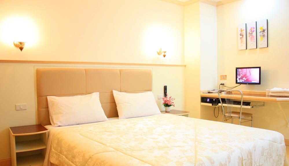 P.A. Ville Hotel Nakhon Sawan Extérieur photo
