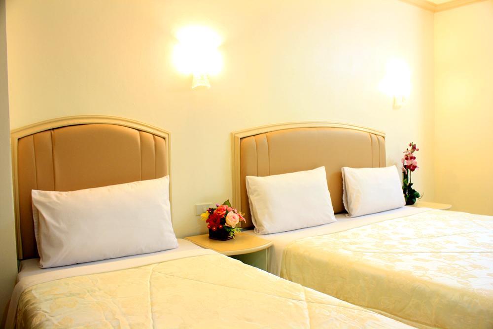 P.A. Ville Hotel Nakhon Sawan Extérieur photo
