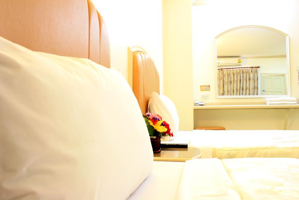 P.A. Ville Hotel Nakhon Sawan Extérieur photo