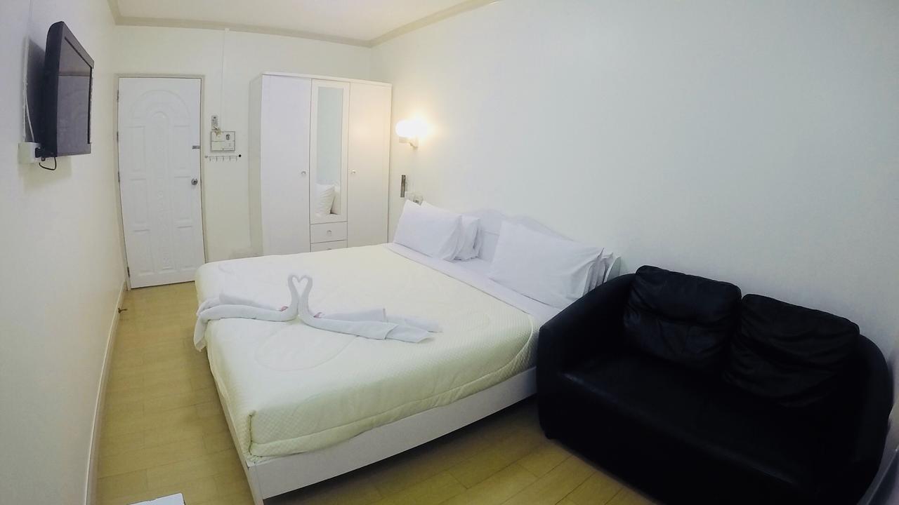 P.A. Ville Hotel Nakhon Sawan Extérieur photo